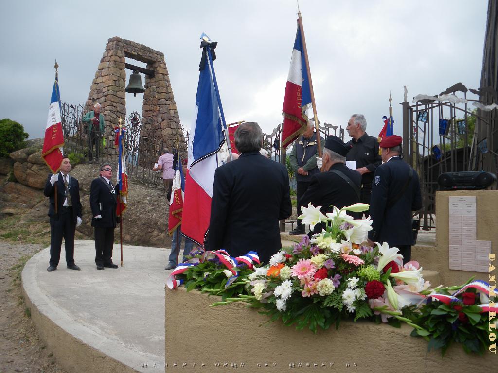 THEOULE SUR MER 13 MAI 2011 (6) DEPOT DE FLEURS.JPG